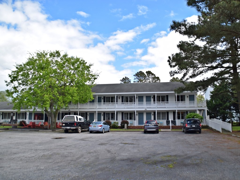 The motel from the front lawn